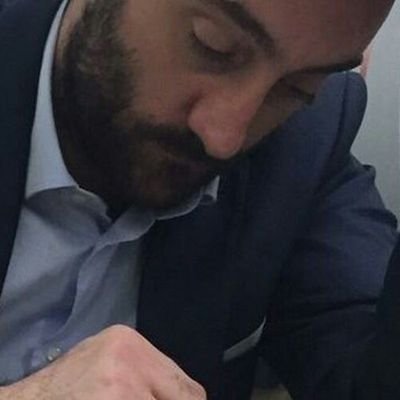 Così pensava forte
un trentenne disperato
se non del tutto giusto
quasi niente sbagliato