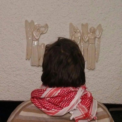 EetuKejonen's profile picture. Teologi ja kirjastosetä ihmettelee elämää ja kommentoi maailmaa.