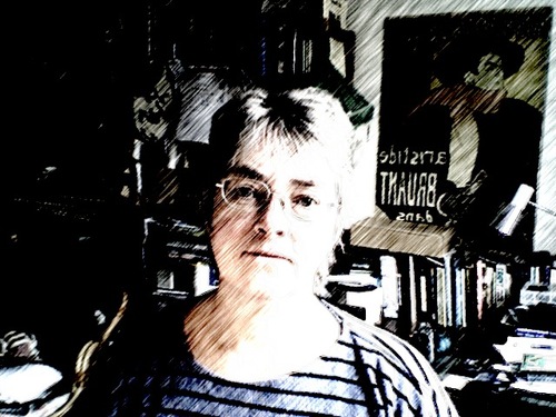 Writer, erstwhile academic editor, genealogist, lifelong knitter and craftswoman, pianist and singer. Lover of Lincoln and the Isle of Mull.