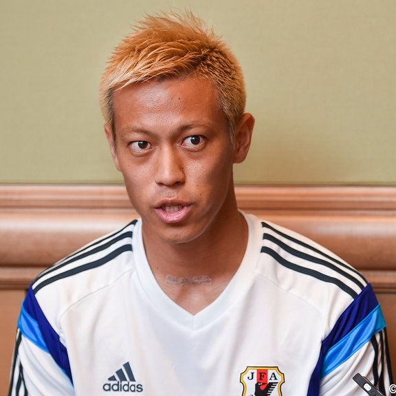 honda_579's profile picture. 本田圭佑さんの名言botです。よろしくお願いします。
最近、身近な人にウサギとカメの話をよくするんですよ。日本人は足も遅いし、身体も弱い。そのカメがウサギに勝とうと思ったら、進み続けないといけない。
悩んでいる同級生とかがいたら、それをぶつけますね。
「どうやったら勝てるか考えろ。進み続ける以外にないやろう」って。