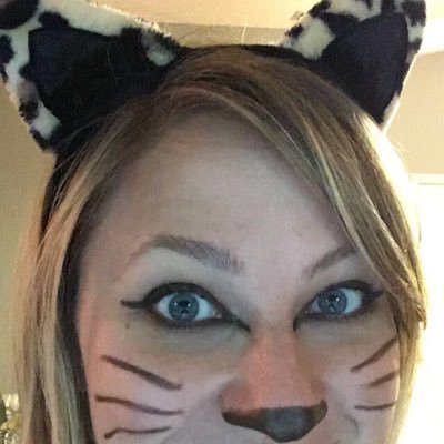 SamanthaJanay's profile picture. pickles, bad. tacos, good.