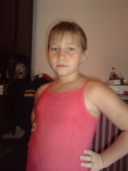 slt , moi c alicia jai 110 ans . J' aime bein : les filles , ma famillle , mes potes... J' aime po :les cone et les con !! lol