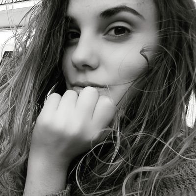 2901. Viviendo el día a día con una gran sonrisa. 'Vale la pena luchar por lo que vale la pena tener.' SIEMPRE (P) insta: @alejandrajara29