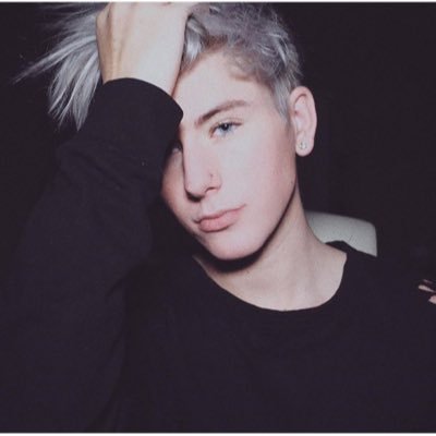 CONNERACCRP's profile picture. voici le tiroir du bureau de la chambre 1