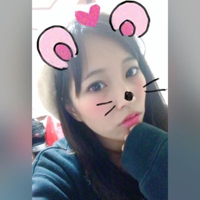 みく ちわーす お久しぶりのtwitter 皆さん覚えて頂けてますか 大学生 自撮り 仲良くして下さい お友達募集中 軽く自己紹介 元アイドル ふぁにばに 只今スイミングインストラクター 19歳 趣味勉強 好きな食べ物煮物 T Co