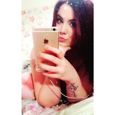 amyy_husbandsxx's profile picture. •Care Assistant •Snapchat- amssballs28 • Nineteen