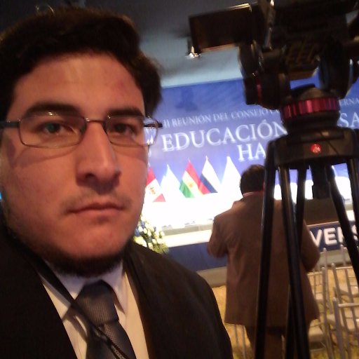 ex Camarógrafo y reportero en @NativaTV. Estudió comunicaciones en @Usil y me voy a especializar en periodismo