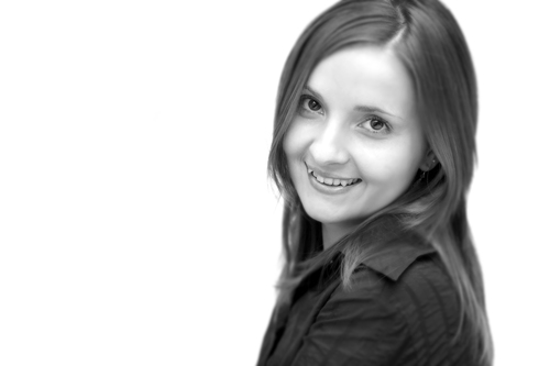 Senior PR Consultant. Traveling, pets and music lover.