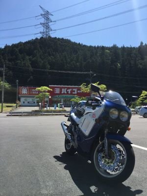 春から日産自動車大学校行きます(決意)
繋がり持ちたいので大学用垢つくりました！
先輩や同学年の人、とりあえずフォローさせてもらいます！すいません！