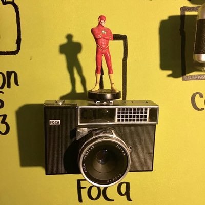 Por eso ríe, salta, llora, antes que baje el telón y la obra termine sin aplausos.
