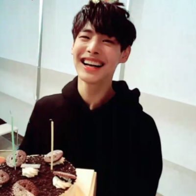 dimplesvicton's profile picture. byungchan's neck mole and smile stan