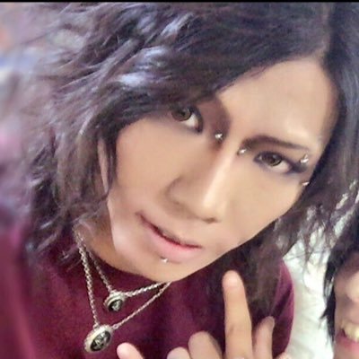 834 (yami). i play drums, but also bartend and play various strings on the side. despite what it looks like, i'm a lover not a fighter. 笑 [roleplay/偽物]