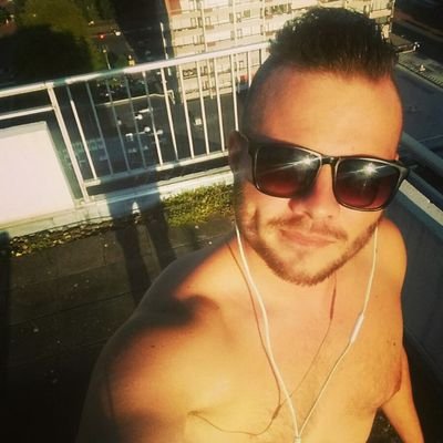 Luutsiaano's profile picture. Superbia in proelia | Feyenoord | Anaheim Ducks | Buschauffeur | Den Haag |