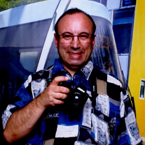 J'écoute les radios en temps libre j'aime aussi la photo
J'utilise parfois Hamsphère une passion des écoutes radio ont commencer dans les années 1980