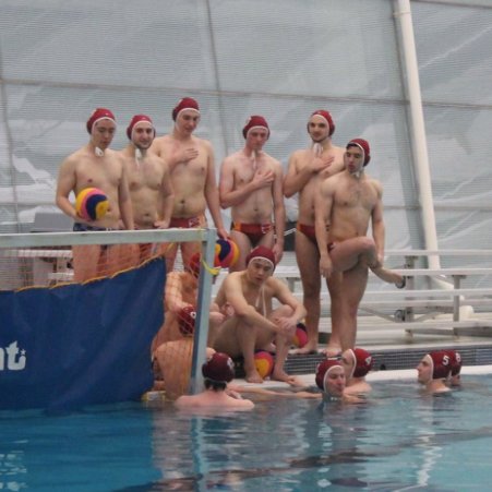 We are a co-ed club water polo team at the University of Chicago. Come check us out! 🏊🏻