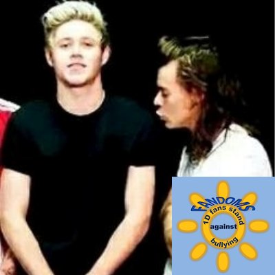 I'm in Harry's closet learning Spanish if anyone needs me @belleskysgramy is with me. Wait that is me. @OnlyLoveOutLoud
is on her own #IBelieveIn1D #ProjectHome