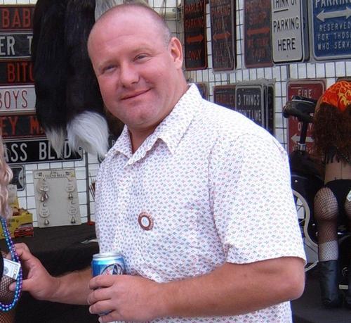 Fun, Love Sports, Beer, Family and Friends! From Nebraska, Mortician in Kansas City, Mo.