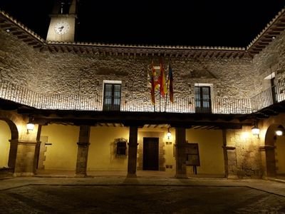 Fotografío los Ayuntamientos de los pueblos que visito. Municipalista de vocación. FHN de profesión.