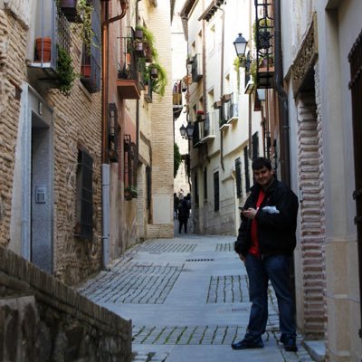 larraurigl's profile picture. No tema. Los errores pueden ser provechosos. Cuando era joven, echaba mi ignorancia a la cara de la gente. Si oculta su ignorancia no aprenderá. FAHRENHEIT 451