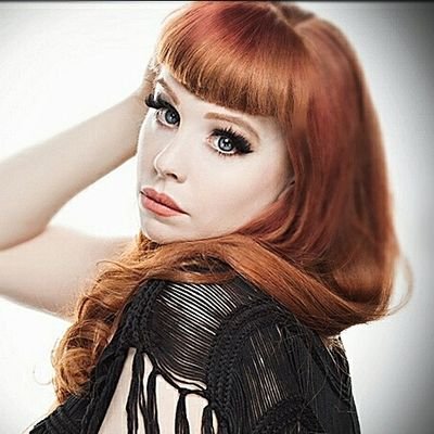 BarbarannKym's profile picture. 💀host of  #FreakySweets @foodnetwork💀
Cake slinger⚡ @ Cake Rhapsody, Pinup, horror, coffee,weiner dogs,metal head, Neurodivergent/spoonie /zebra