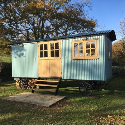 Luxury barn conversion & Shepherds hut set in beautiful farmland. Photographic & film location @1stOptionBooker. https://t.co/9AbSvTNJ9W