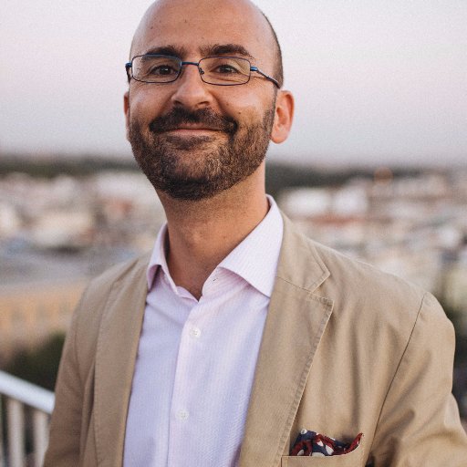Profesor de universidad. Periodista. Escribo sobre puros, literatura y cultura. Parte del proyecto @estaciondecult