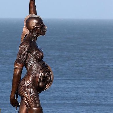 theilfmag's profile picture. 