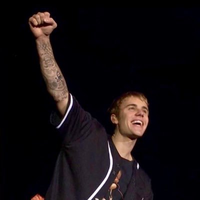 @justinbieber aka the best idol in the world #BELIEBER 11.11.2016 was the best day in my life ( I SAW JUSTIN)