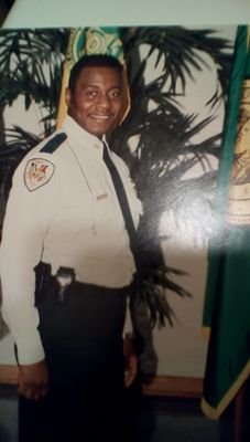 fosterlloyd8's profile picture. Hello I LOVE the LORD. I LOVE to EAT FISH and FRUIT. I LOVE to LISTEN to MUSIC and I Love YOU.