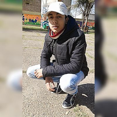 Los pibes de mi barrio se respetan, armemos una fiesta y si viene la gorra que nos chupe ESTA, se comen un descanso cuando te revisan te tocan hasta el ganso.♪