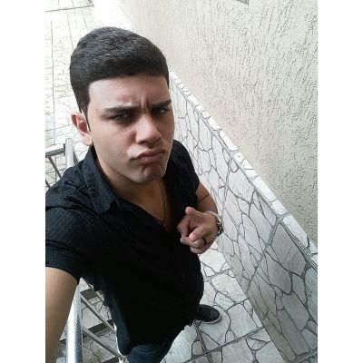 A grandeza não consiste em receber honras, mas em merecê-las.✌🍁✊