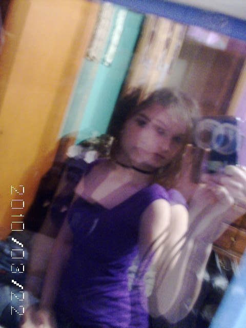 I is meh. Never is I emo. However I lurv their style. I 3 Techno. Uhmmm.. You know what? Just check out the myspace..