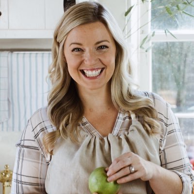 Co-host of 'The Bobby and Damaris Show' on Food Network, 'Southern and Hungry' on Cooking Channel https://t.co/2YtGOLrDcE https://t.co/g1AscniQg9