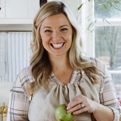 Co-host  of 'The Bobby and Damaris Show' on Food Network, 'Southern and Hungry' on Cooking Channel https://t.co/2YtGOLrDcE https://t.co/g1AscniQg9