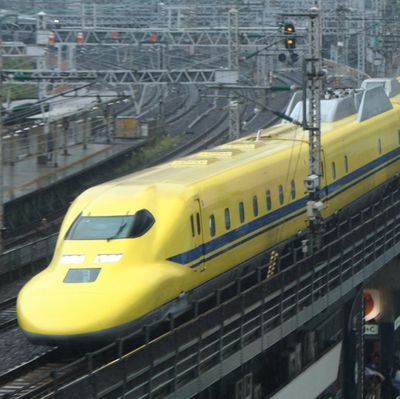 飛行機、鉄道なんぞを絡めた風景写真を撮るのが好きです。　時々アウトランダーＰＨＥＶでに日本全国放浪してます。
最近は、自分なりのカッコいい写真を追求しています(笑)
※無言フォローいたすことがございます　_(._.)_