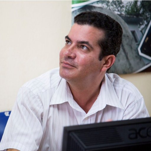 Profesor de Periodismo. Presidente de la UPEC en Santiago de Cuba