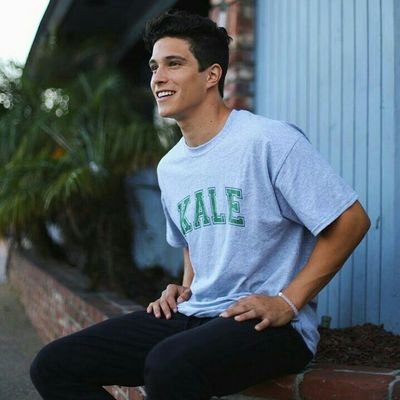 Matt_Ewdigsc's profile picture. «Should i stay or should i go.»                        SIMBA C'EST LA PLUS BELLE ET JE L'AIME 💙Joyce Rena Tommy Diego