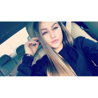 helisee_'s profile picture. 