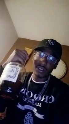 #CREW bitches come and go but money never left me.. IG:Chiefa_the_hooligan SC: young_chiefa96