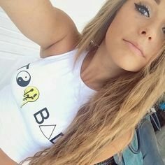 brittxxnyfw's profile picture. punk rock 🤘, hippie, TCHS class of 2015