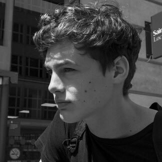 alexcrvlrp's profile picture. sweater weather.