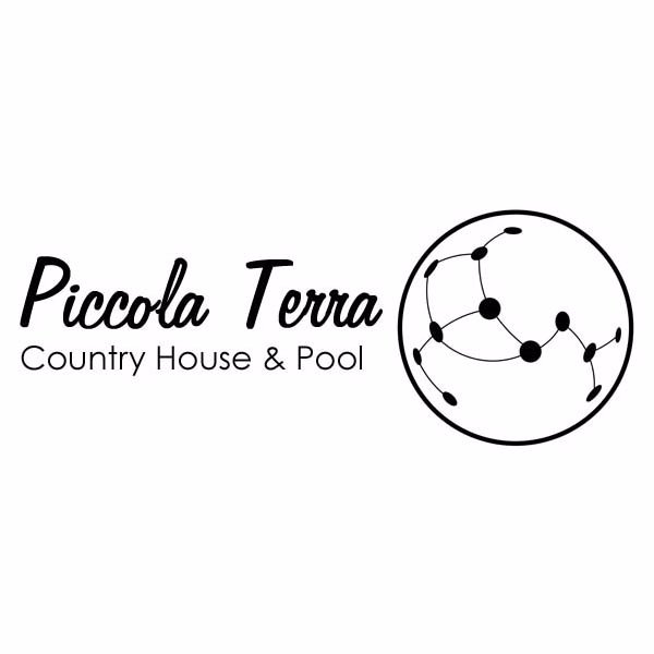 Piccola Terra Country House & Pool. Disponiamo di 8 confortevoli camere. Aperti tutto l’anno. Possibilità di riservare la struttura per gruppi fino a 28 persone