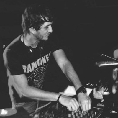 JorgeFdezCC's profile picture. Dɪʀᴇᴄᴛᴏʀ ʏ Pʀᴇsᴇɴᴛᴀᴅᴏʀ ᴅᴇ @CCirculares 🆁🅰🅳🅸🅾 🅿🆁🅾🅶🆁🅰🅼 🅼🆄🆂🅸🅲 🆂🅷🅾🆆 ⚡️⭕️🎸| Pᴀᴅʀᴇ ᴅᴇ 🅂🄷🄴🄻🄻🅈🐾