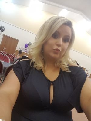 ZoeAitken90's profile picture. Yummy Mummy 💙
27 🎂
