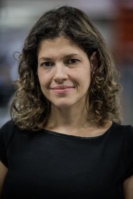 Jornalista, aprendiz de escrita de ficção/ Mestrado na University of Warwick / vencedora dos prêmios Esso, Citigroup e CNI. Mãe de três meninos incríveis.