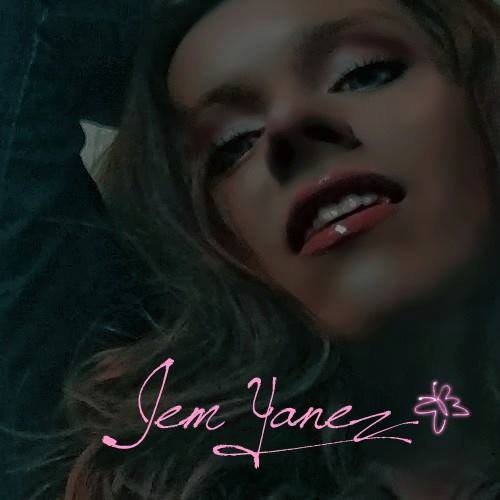 Jem Yanez cantante intersexual XXY, arreglista, compositora, y productora del sello discográfico Puerta Estrecha Music Group