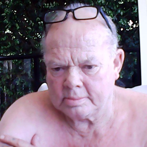 hiya,im rowan,from Brisbane. Old bloke,lol,should know better.