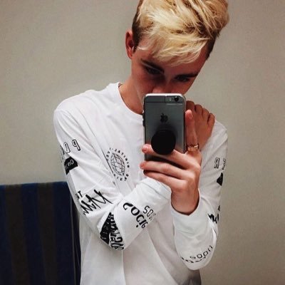 CorbxnBxssxn's profile picture. Hey, it's Corbyn Besson. I'm a Singer/Songwriter. 1/4 of Why Don't We. #NGKMusicVideoOutNow [18+ RP]
