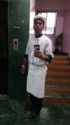 Student @IIHM pune..
A big Foodie ,Like to dance ,Sport person ,want toTravel the world 
and  Adventure in Life!!