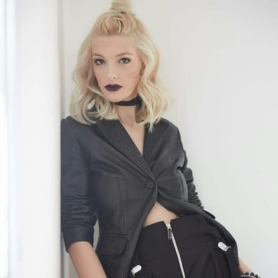 complementosEC's profile picture. Soy Estefanía Carrera diseñadora de ropa y accesorios y mis grandes pasiones son: la moda y viajar.